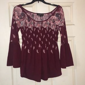 Cute Top 💜 fits like a small